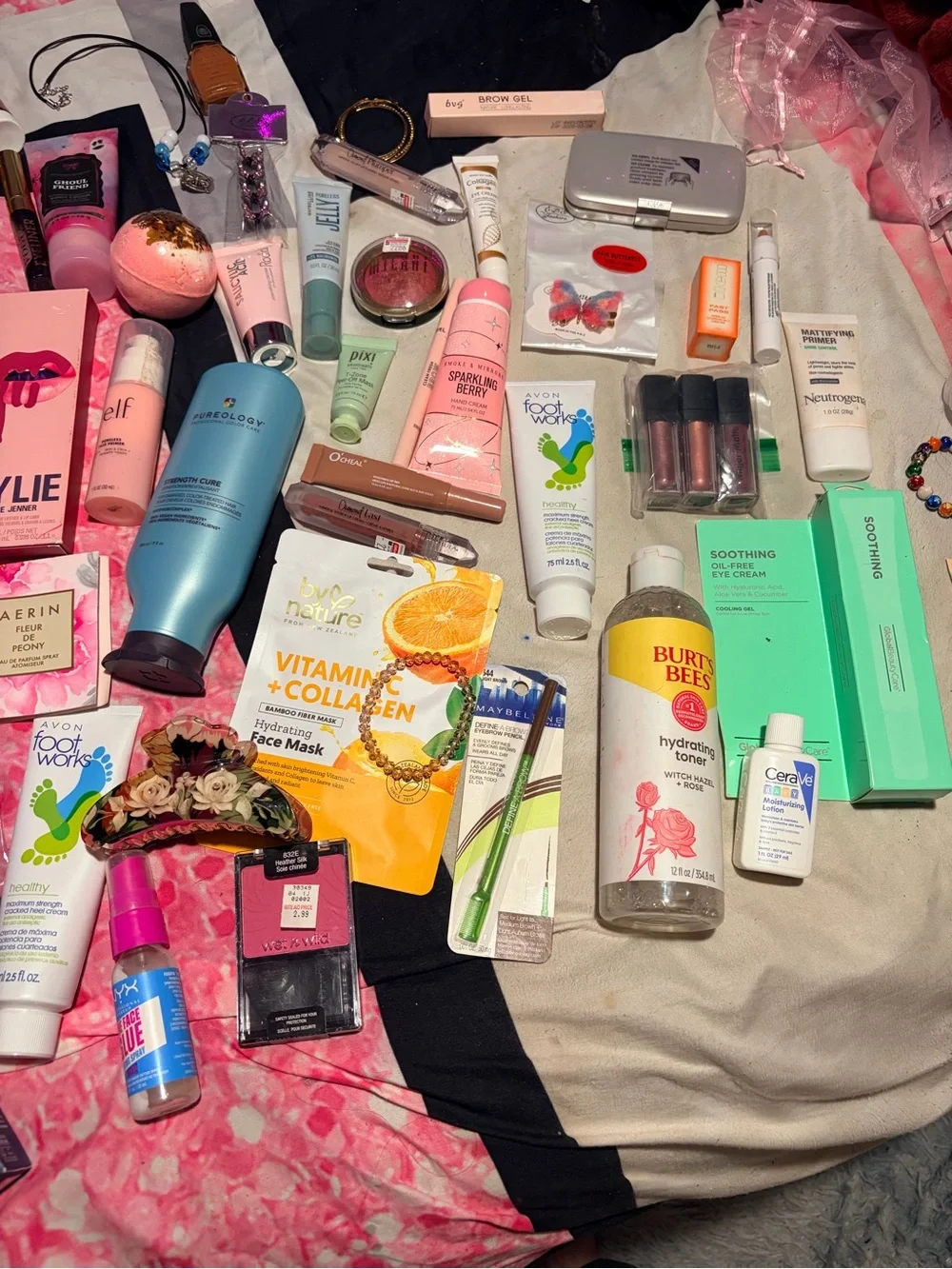 Mystery Beauty Bundle $15-$100comment how much u want I’ll create a listing 4 u